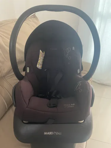 Bebê conforto com base máxi cosi