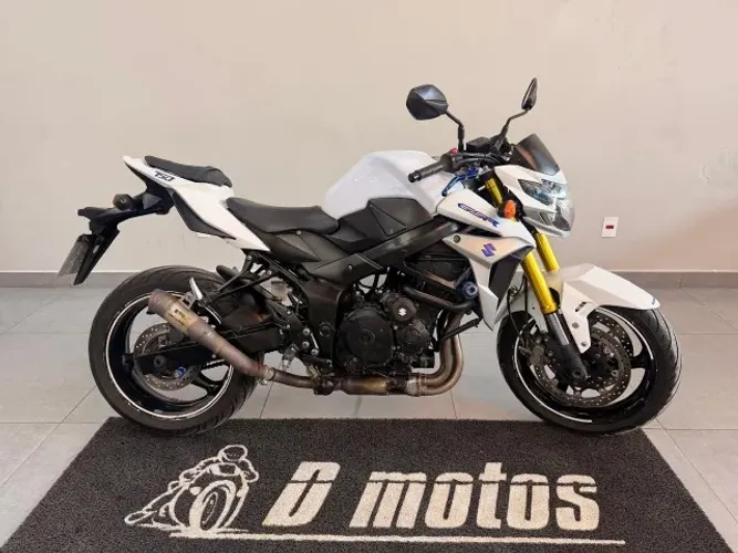 SUZUKI GSR 750