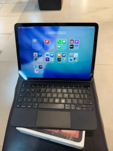 iPad Air m3 128gb 11 polegadas 18 ciclos Com teclado original Apple