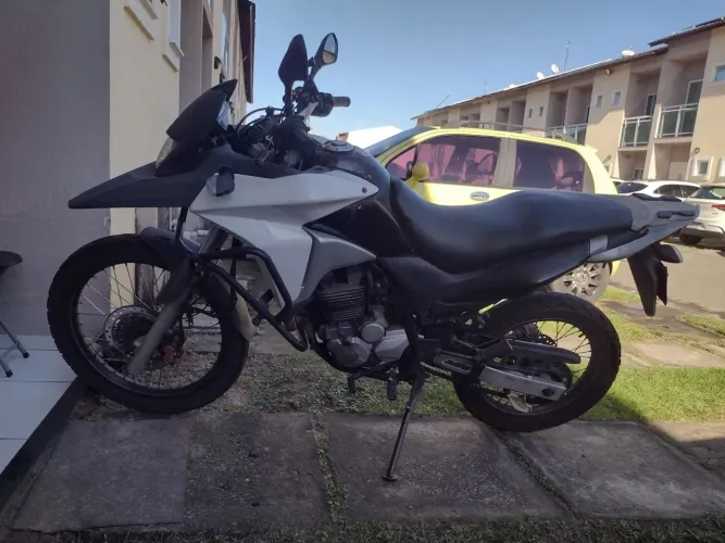 Vendo ou troco XRE 300