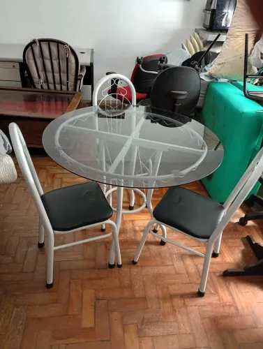 Mesa e 3 cadeiras