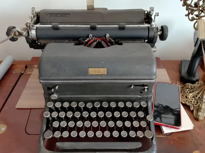Máquina de escrever Royal