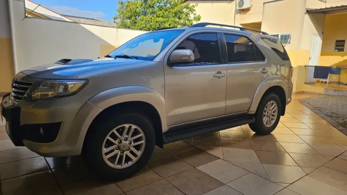 Toyota Hilux SW4 SRV D4-d 4X4 3.0 TDI Dies. AUT 2014