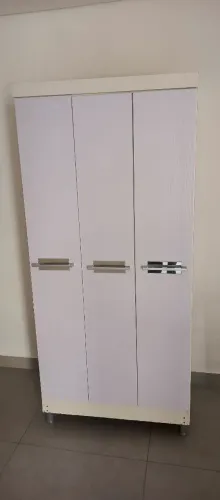Guarda roupa solteiro para doação 