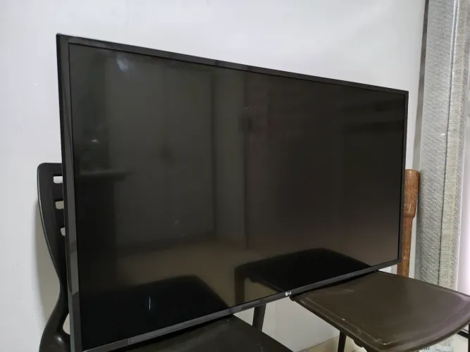 Vendo tvLG 43 polegadas com display quebrado, para retirada de peças