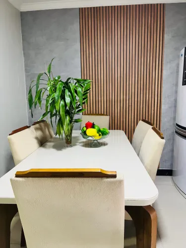 Mesa de jantar com 6 cadeiras