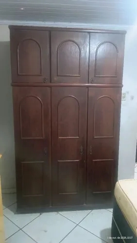 Guarda roupa sucupira