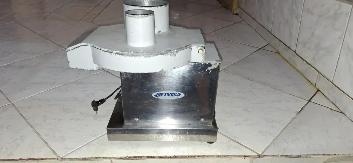 Processador de Alimentos Metvisa em ótimo estado funciona perfeitamente 220v. Com 3 Discos