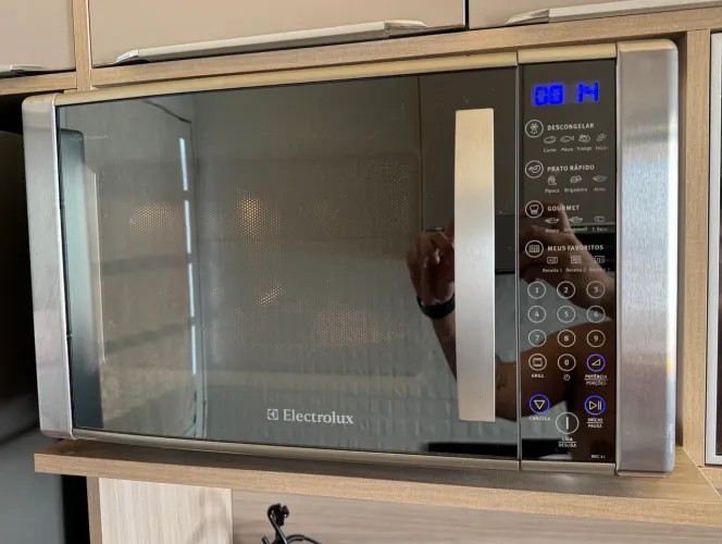 Micro-ondas Electrolux 31 Litros Blue Touch com Grill