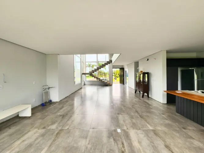 Exclusiva Casa de Alto Padrão de 5 suítes em Condomínio de Luxo Ocean Side.