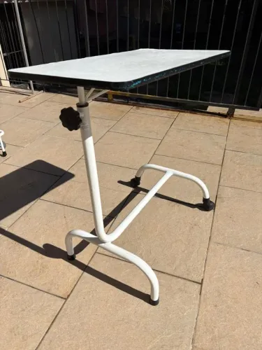 Mesa para cama hospitalar