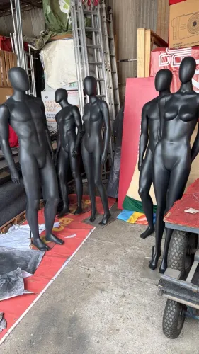 Manequins
