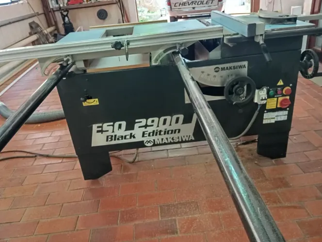 Esquadrejadeira Makiwa 2900i Black Edition