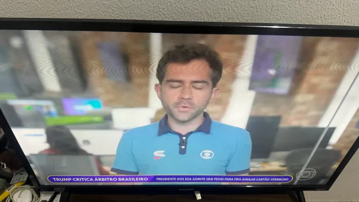 Vende-se televisão