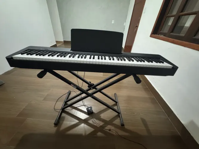 Piano Digital Yamaha P-143B - Preto