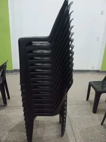 Cadeiras plástico preta
