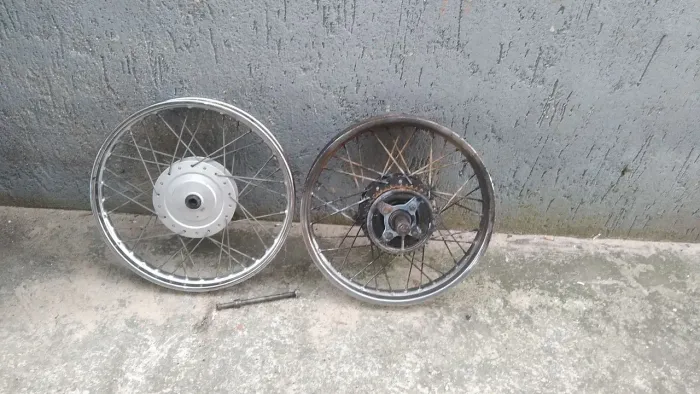 Rodas de moto titan 125 dianteira e traseira 