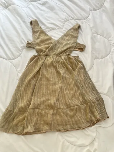 Vestido recortes brilho dourado com prata