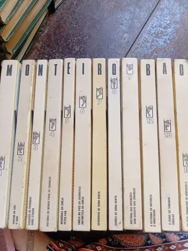 Coleção Monteiro Lobato - 12 volumes - não está completo