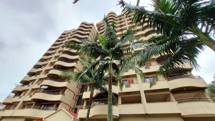 Apartamento lindamente mobiliado e decorado em frente ao Colégio Mauá