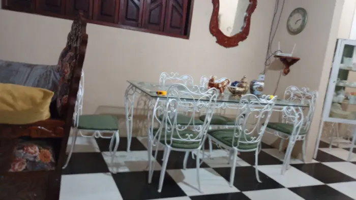 Mesa de ferro antigas sem avarias.