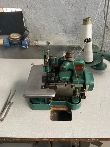 Máquina de Costura Overloque - Perfeito Estado - R$ 400