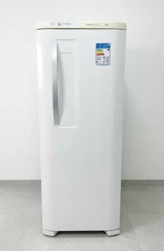 Geladeira Eletrolux frost free 323 litros