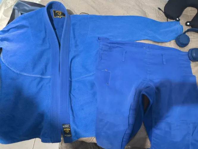 Kimono BJJ A1 forma grande.