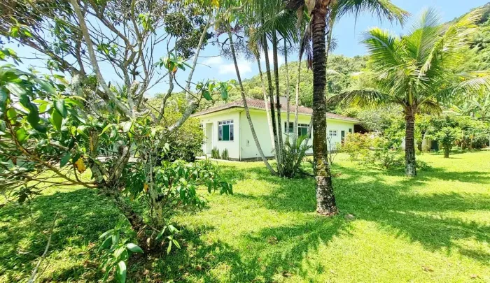 Terreno à venda de 31.369 m² em meio a natureza e de frente para Lagoa - Florianópolis - S