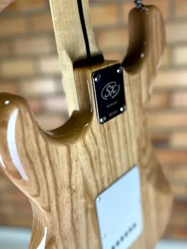 SX STRATOCASTER SWAMP ASH SST 