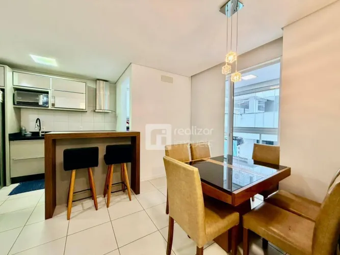 Apartamento com 2 dormitórios à venda, 75 m² por R$ 635.000,00 - Centro - São José/SC