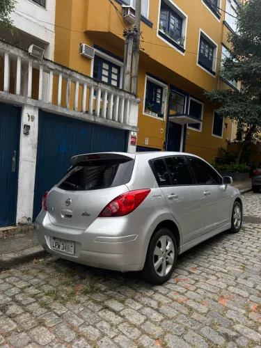 Nissan Tiida SL 1.8/1.8 Flex 16V Aut. 2012