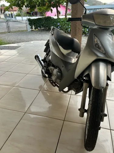 Biz 125 es flex com partida