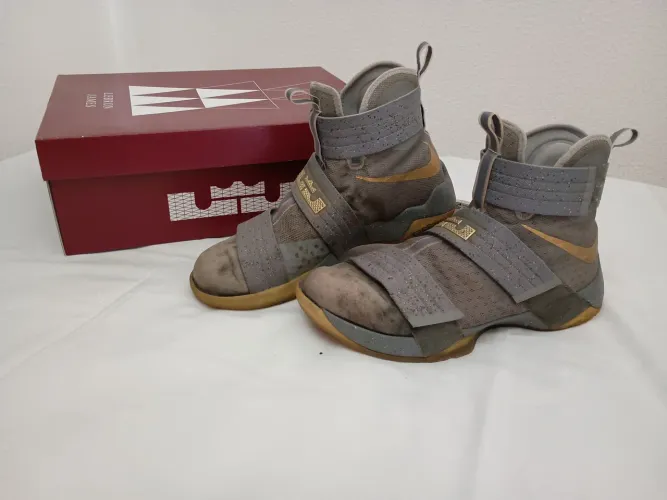 Tênis Nike LeBron Soldier 10