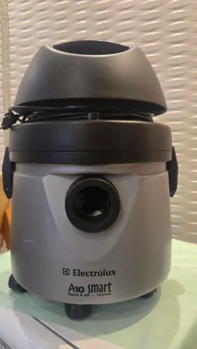 Aspirador de Pó e Água Electrolux A10 Smart - 1200W | Ótimo Estado