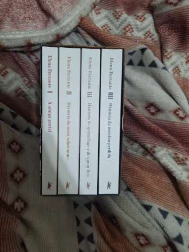 Box de livros da serie "A amiga genial" Elena Ferrante 