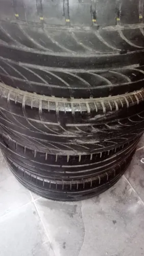 4 Pneus 205 55 R16 400,00 os quatro