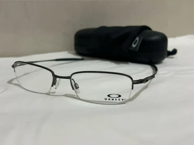 Óculos OAKLEY OX3133, cor metálica ORIGINAL nunca usado ! 