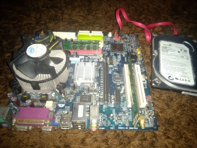 Apenas para retirar no local Placa mãe gigabyte Ga vm900m