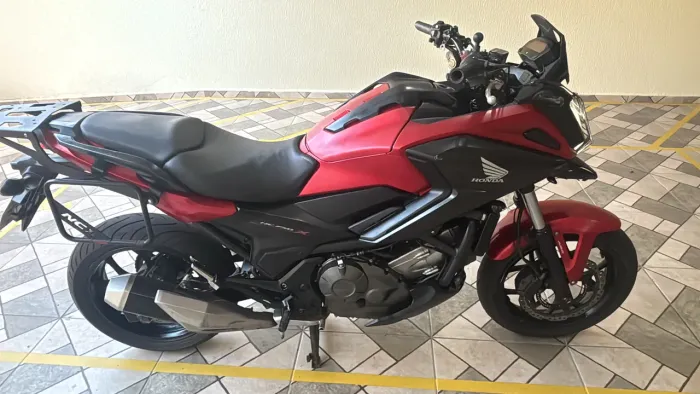 Nc 750x moto muito nova