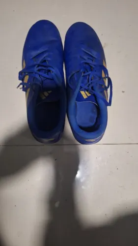 Chuteira Adidas