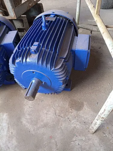 Vende se motor de 50 CV de alta rotação