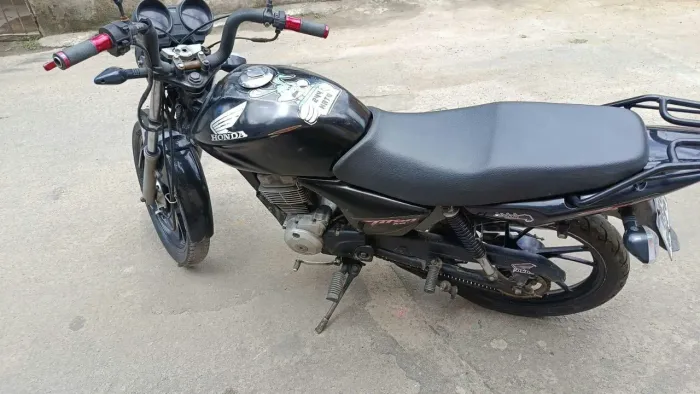 Vende-se uma titan ks 150 2008