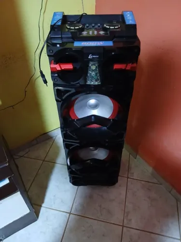 Caixa de Som semi nova