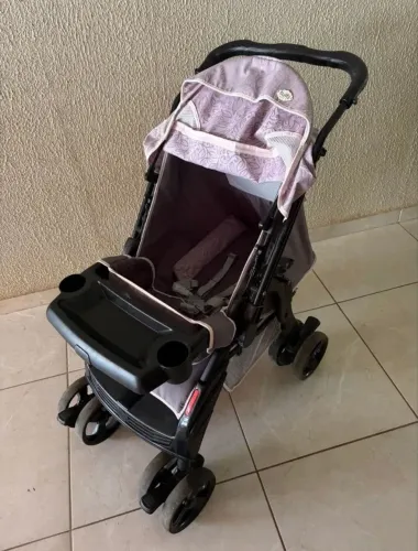 Vende-se carrinho de bebê feminino