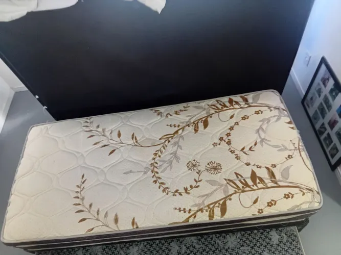 Vendo cama de solteiro com cama auxiliar