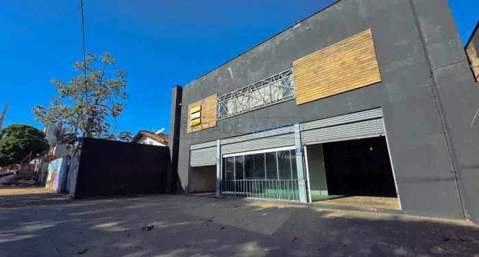 Galpão no Parque Amazônia | 490m² | Mezanino com 6 Salas | 5 Vagas | Próximo à Praça da Fe