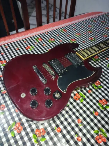 Guitarra EKO  600,00  * + case (capa) + bandoleiraa