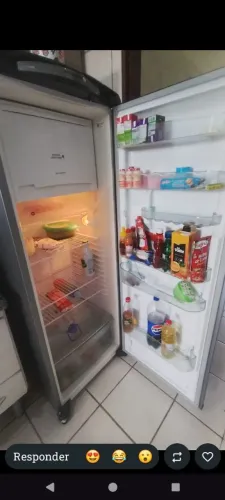 Vendo Geladeira em excelente estado.