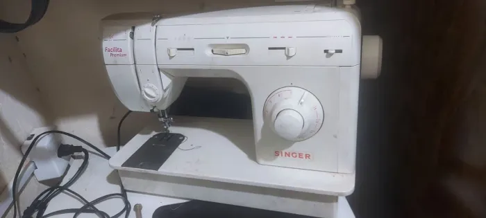 Máquina facilita premium singer 